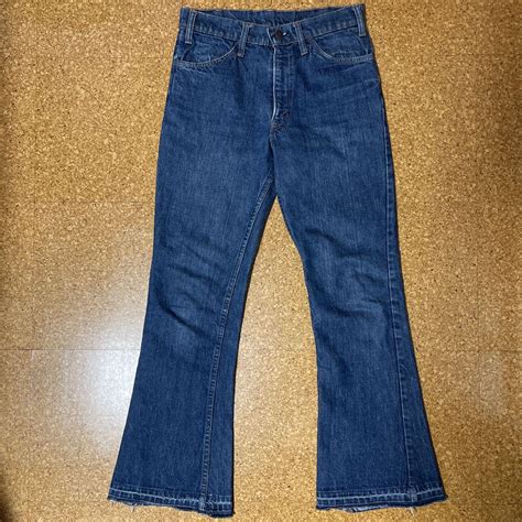 リーバイスのブーツカット517とフレアの646のシルエットと豆 .
